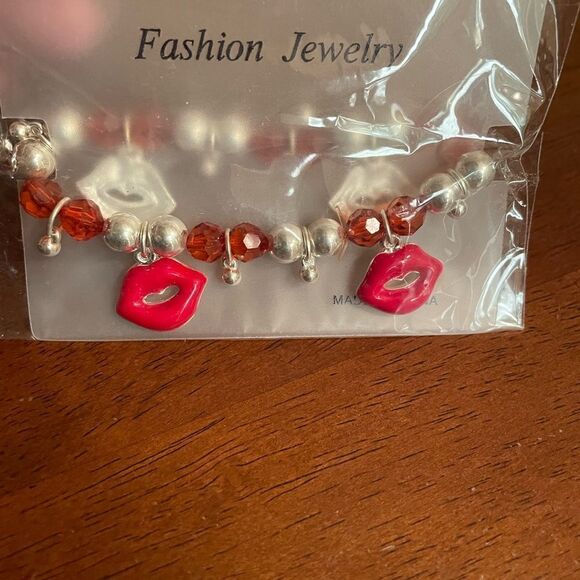 Lip Fashion Jewelry Beaded Bracelet - Picture 4 of 7